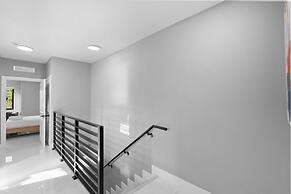 Spacious 4-BR House for Your Comfort