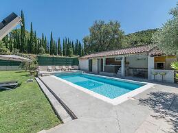 Villa With Swimming Pool Within the Luberon