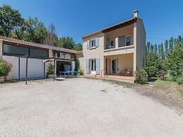 Villa With Swimming Pool Within the Luberon