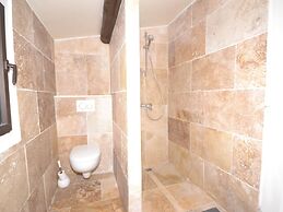 Villa With Swimming Pool Within the Luberon