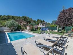 Villa With Swimming Pool Within the Luberon