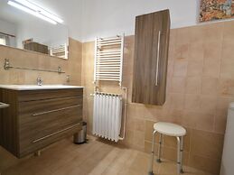 Villa With Swimming Pool Within the Luberon