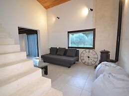 Villa With Swimming Pool Within the Luberon