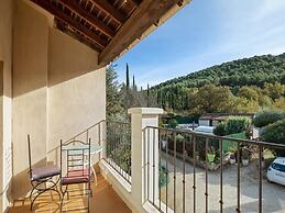 Villa With Swimming Pool Within the Luberon