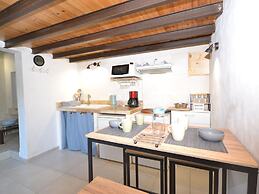 Villa With Swimming Pool Within the Luberon