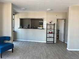 Dreamland Inn and Suites