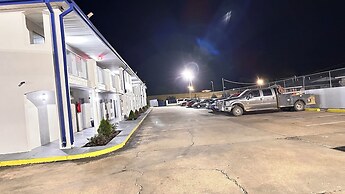 Dreamland Inn and Suites