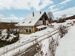 Beautiful Cottage in La Chaux With Jacuzzi