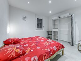 Beautiful Cottage in La Chaux With Jacuzzi