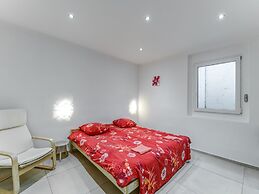 Beautiful Cottage in La Chaux With Jacuzzi