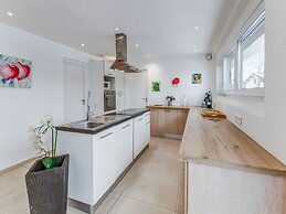 Beautiful Cottage in La Chaux With Jacuzzi
