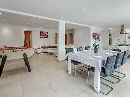 Beautiful Cottage in La Chaux With Jacuzzi