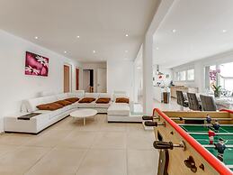 Beautiful Cottage in La Chaux With Jacuzzi