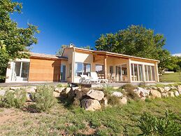 Tidy Bungalow With Dishwasher