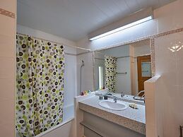 Tidy Bungalow With Dishwasher