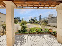 Villa With Swimming Pool in Sorgues