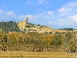 Villa With Swimming Pool in Sorgues