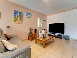 Villa With Swimming Pool in Sorgues