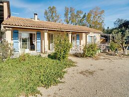 Villa With Swimming Pool in Sorgues