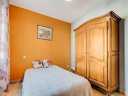 Villa With Swimming Pool in Sorgues
