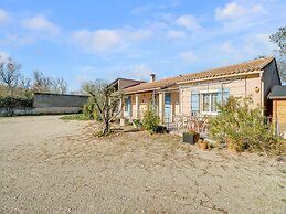 Villa With Swimming Pool in Sorgues