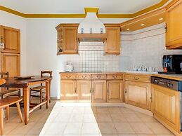 Villa With Swimming Pool in Sorgues