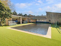 Villa With Swimming Pool in Sorgues