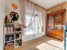 Villa With Swimming Pool in Sorgues