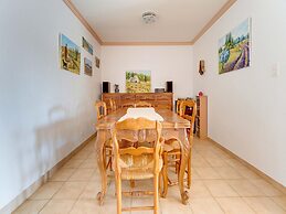 Villa With Swimming Pool in Sorgues