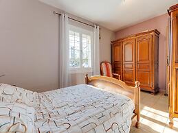 Villa With Swimming Pool in Sorgues