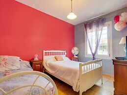 Villa With Swimming Pool in Sorgues