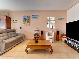 Villa With Swimming Pool in Sorgues