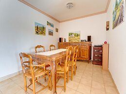 Villa With Swimming Pool in Sorgues