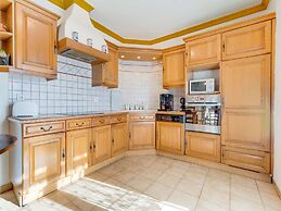 Villa With Swimming Pool in Sorgues
