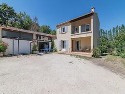 Superb House With Pool Near the Luberon