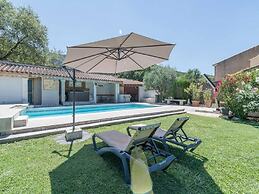 Superb House With Pool Near the Luberon