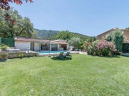 Superb House With Pool Near the Luberon