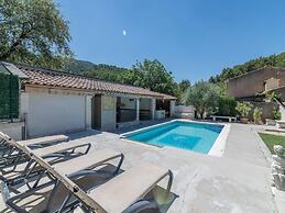 Superb House With Pool Near the Luberon