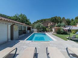 Superb House With Pool Near the Luberon