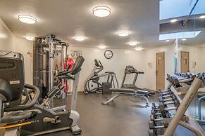 Romannas Golden Ray Oceanfront Condo (107055020)