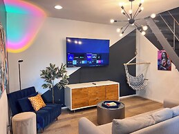 Massive Compound 20 Beds-6 min walk