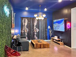 Massive Compound 20 Beds-6 min walk