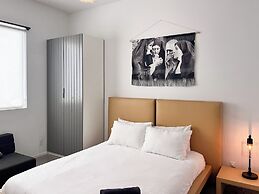 Massive Compound 20 Beds-6 min walk