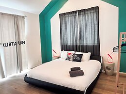 Massive Compound 20 Beds-6 min walk