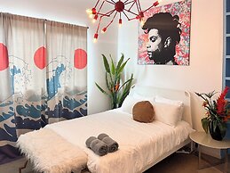 Massive Compound 20 Beds-6 min walk