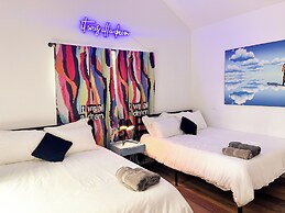 Massive Compound 20 Beds-6 min walk