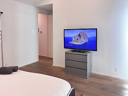 Massive Compound 20 Beds-6 min walk