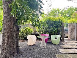 Massive Compound 20 Beds-6 min walk