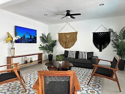 Plaza Nardos Hotel & Suites