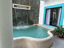 Plaza Nardos Hotel & Suites